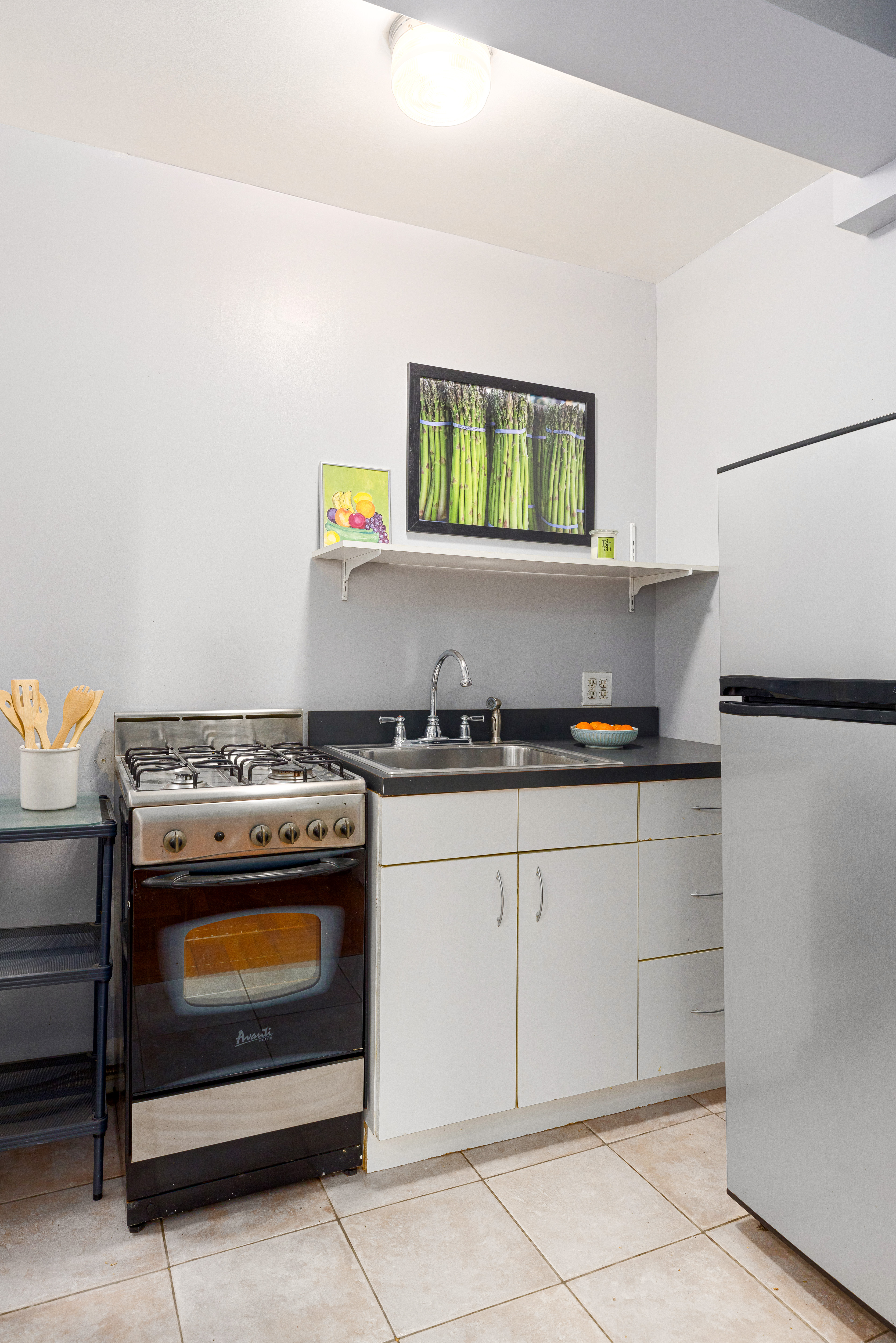 225 Central Park West, Unit 420A Manhattan, NY 10024 - Photo 5 of 14 a kitchen with a stove and a refrigerator