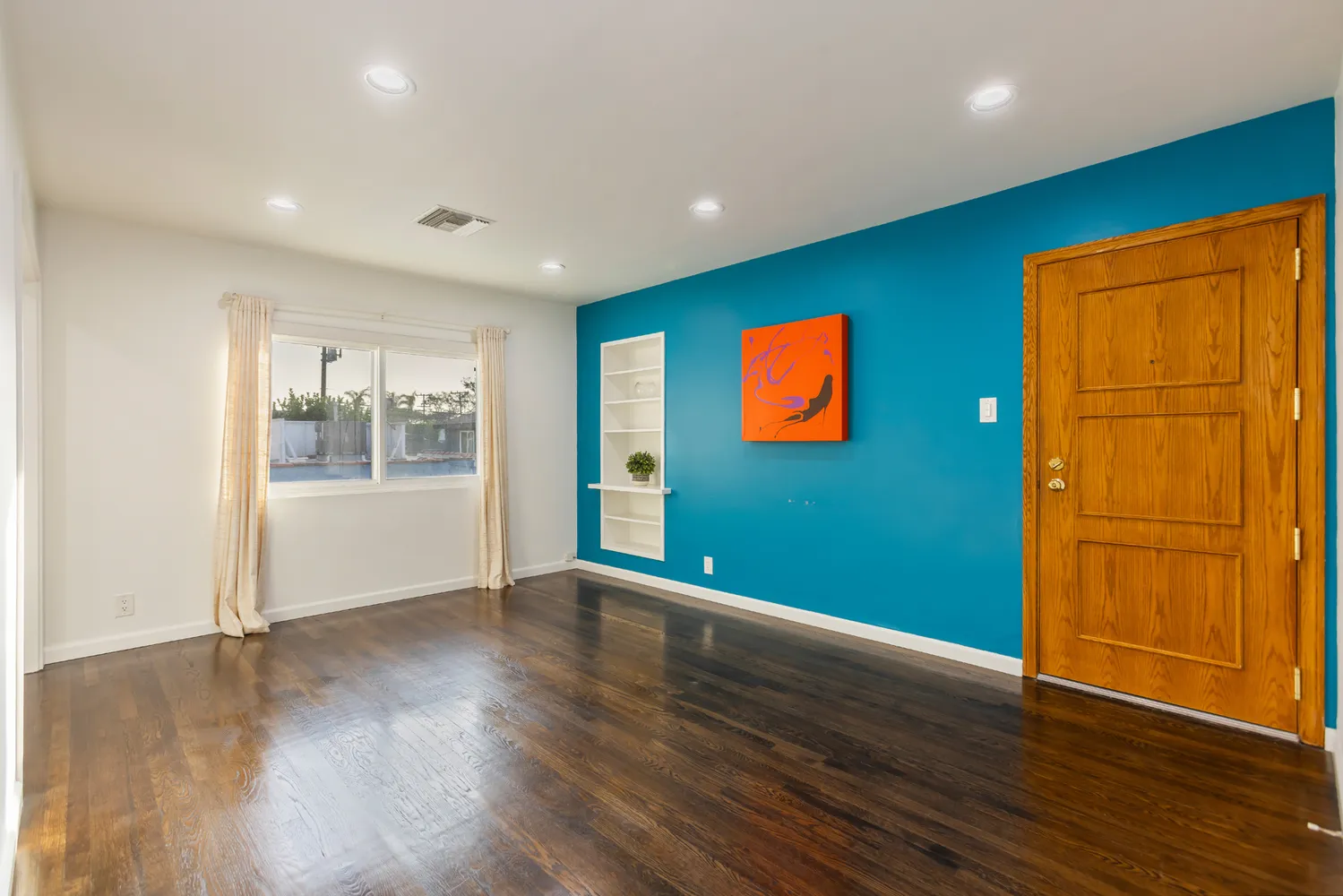 $1,499,999 | 811 East Nutwood Street, Inglewood, CA 90301