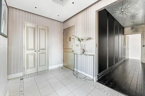 $2,249,000 | 400 East 90th Street, Unit 23B | Upper East Side