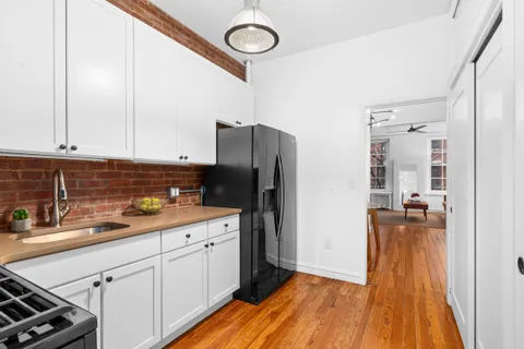 $799,000 | 98 Luquer Street, Unit 2R | Carroll Gardens