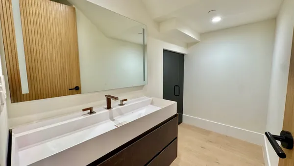 $7,995 | Yarmouth Avenue, Encino, CA 91316