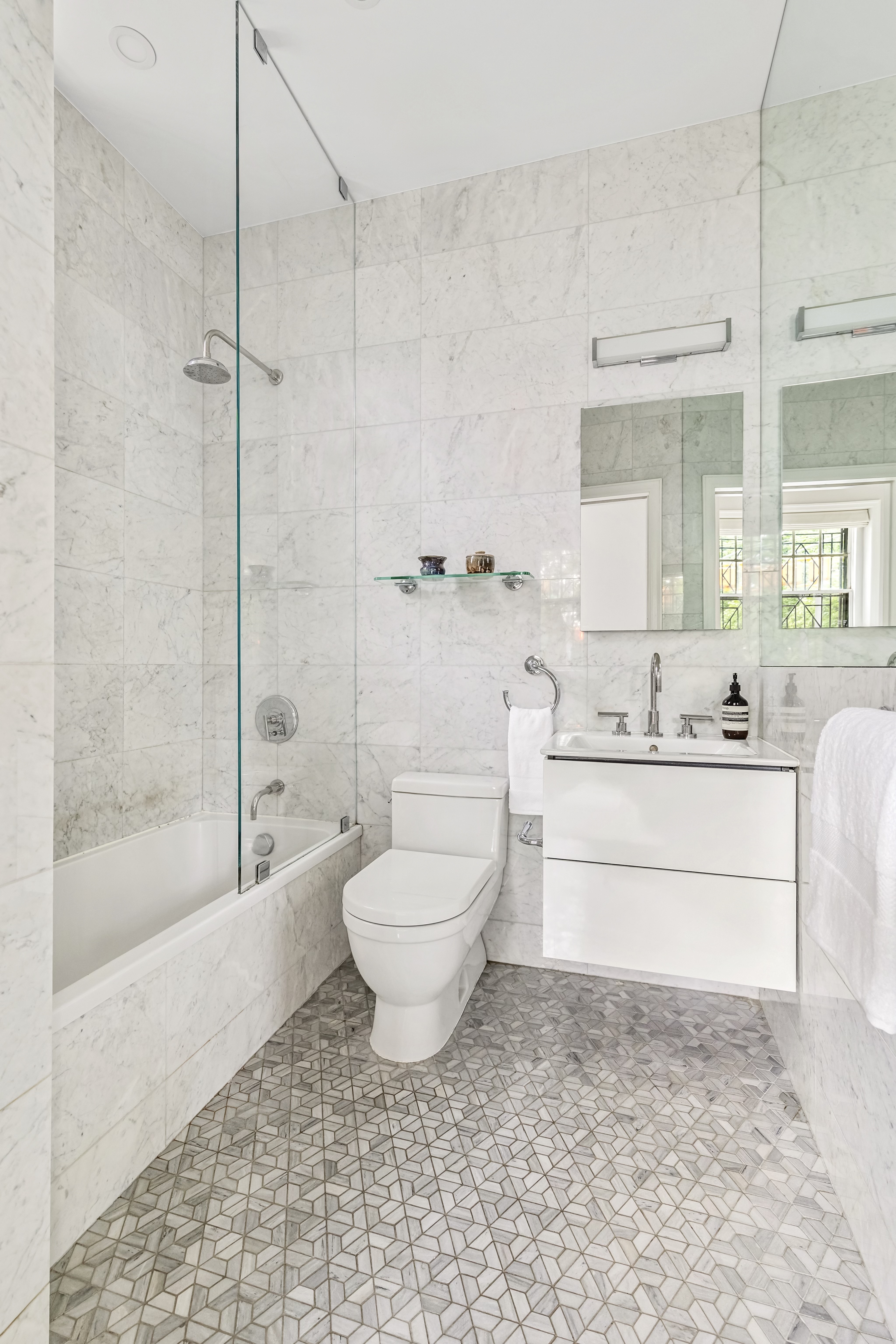 5 Riverside Drive, Unit 1C Manhattan, NY 10023 - Photo 5 of 11 a bathroom with a sink a toilet and a bathtub