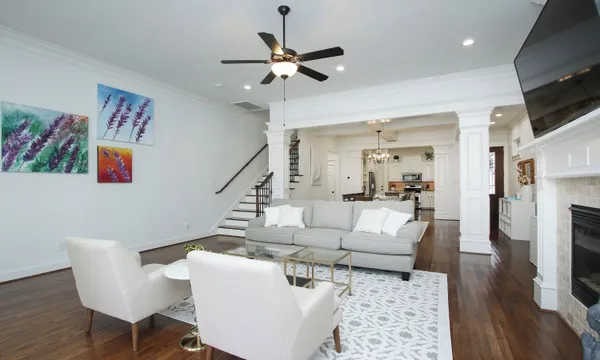 $774,000 | 1330 West 25th Street, Houston, TX 77008