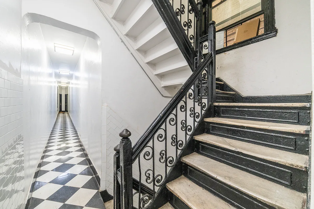 142 Sullivan Street, Unit 18 Manhattan, NY 10012 - Photo 10 of 11 a view of entryway