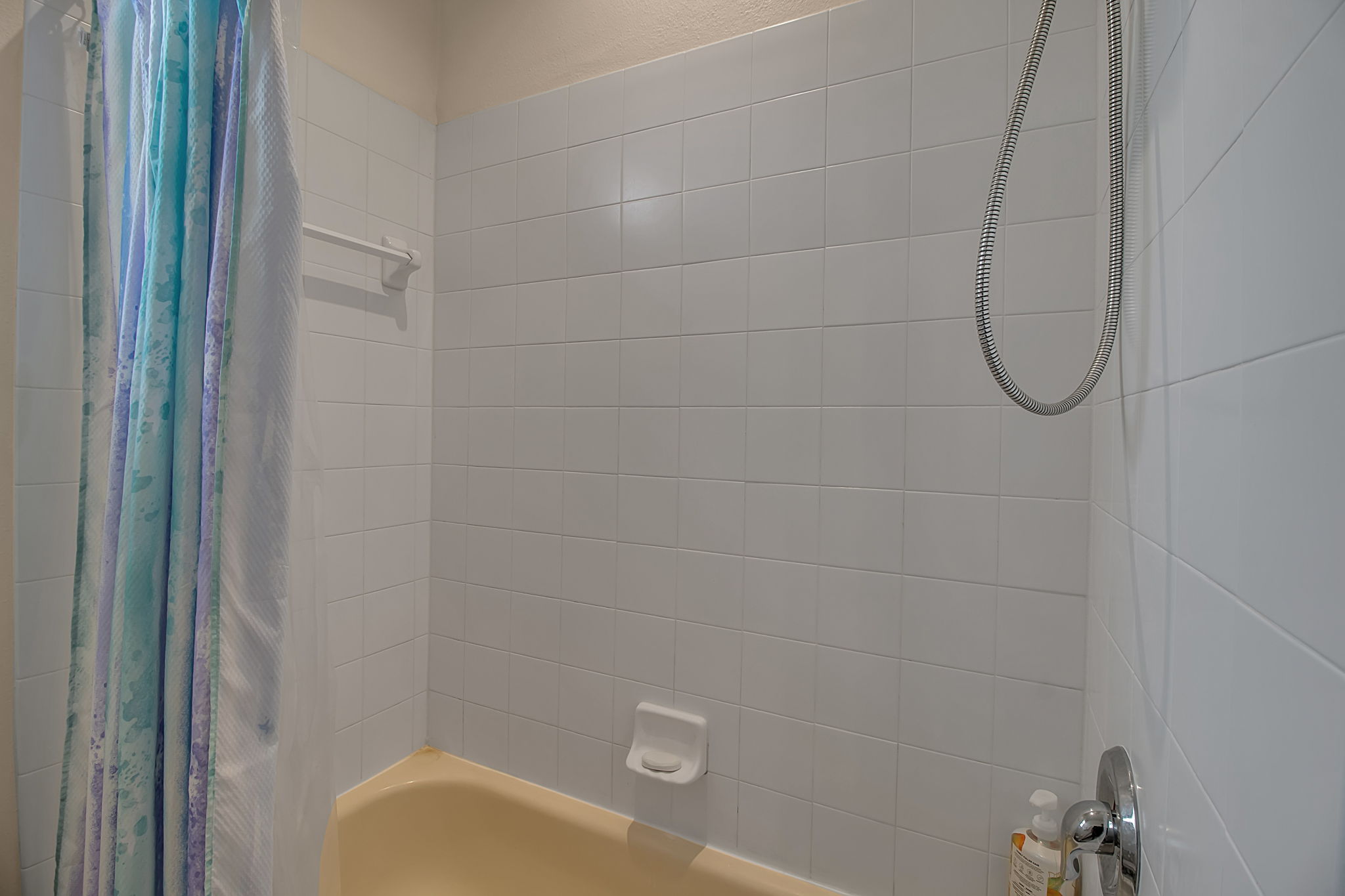 6106 34th Court East Bradenton, FL 34203 - Photo 51 of 69 a bathroom with a bath tub