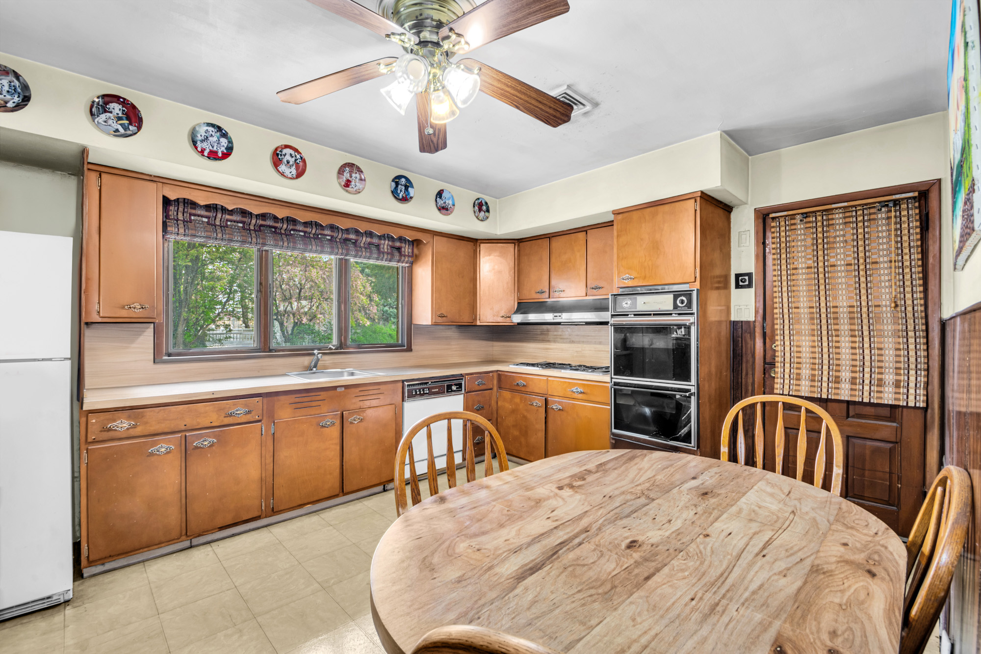 2 Livingston Court Staten Island, NY 10310 - Photo 6 of 14 a open kitchen with stainless steel appliances granite countertop a stove a sink a refrigerator dining table and chairs with wooden floor