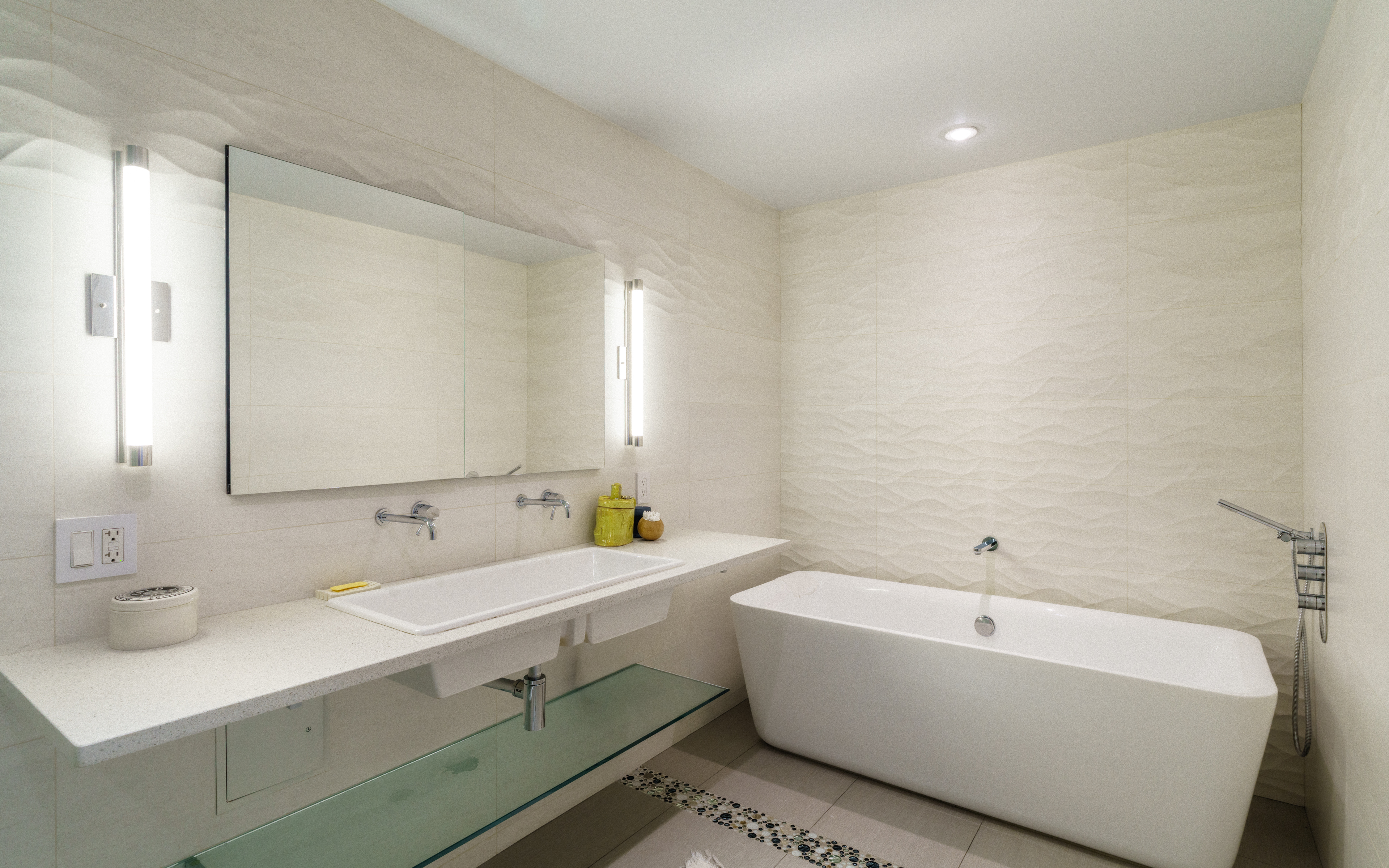 449 North 13th Street Philadelphia, PA 19123 - Photo 13 of 62 a bathroom with a bathtub a sink and mirror
