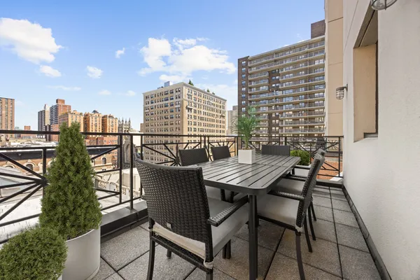 $2,950,000 | 203 West 90th Street, Unit 7H | Upper West Side