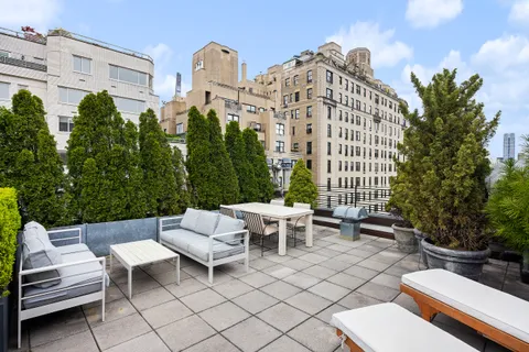 $9,800,000 | 15 East 70th Street, Unit PHB | Lenox Hill