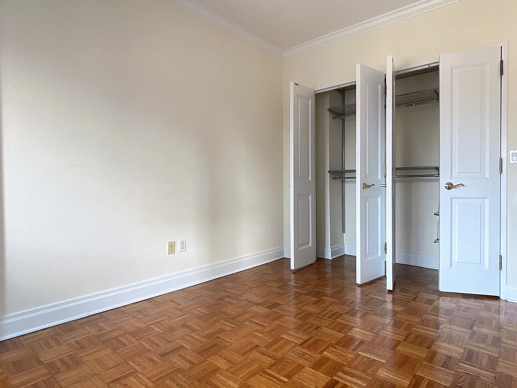 400 East 90th Street, Unit 15B Manhattan, NY 10128 - Photo 7 of 15 an empty room with closet area