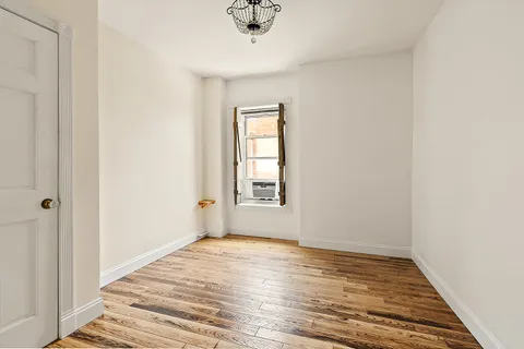 $850,000 | 62 Montague Street, Unit 8D | Brooklyn Heights
