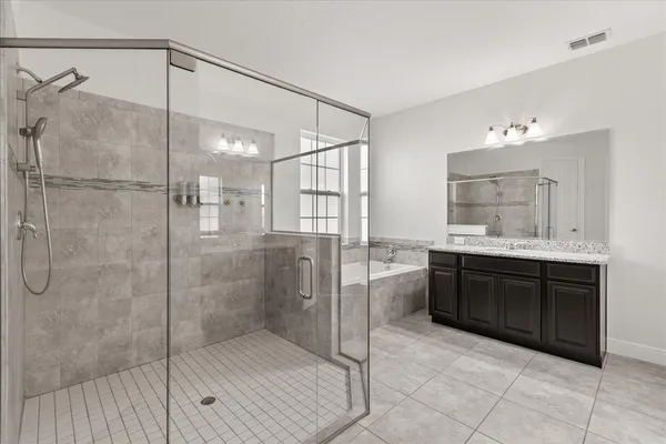 an empty room with closet and a ceiling fan