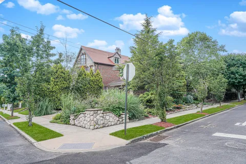 $2,300,000 | 165 Swaim Avenue | Huguenot