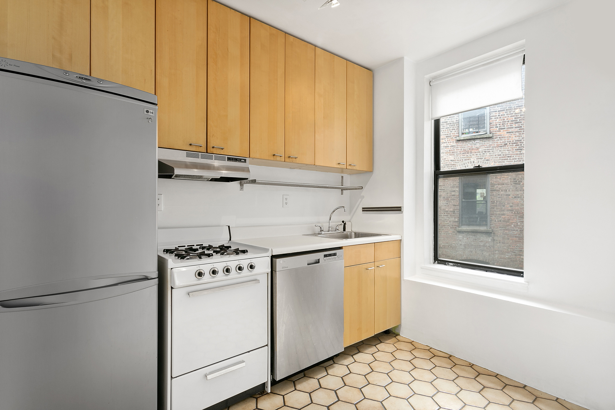 15 Butler Place, Unit 3B Brooklyn, NY 11238 - Photo 3 of 7 Gallery Image 3