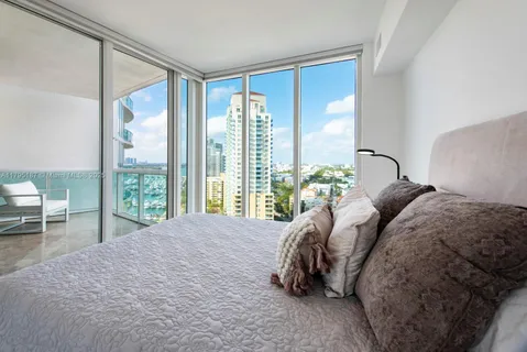 $4,500,000 | 1000 South Pointe Drive, Unit 1903, Miami Beach, FL 33139