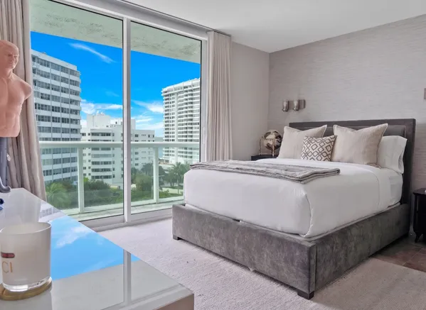 $3,900,000 | 10 Venetian Way, Unit 804, Miami Beach, FL 33139