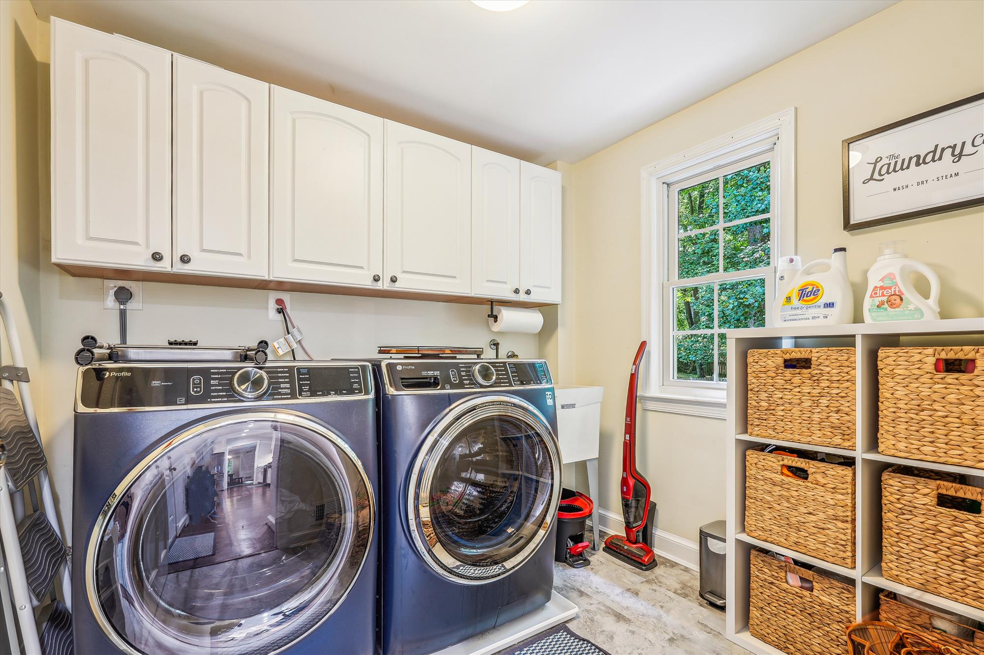 9904 Carter Road Bethesda, MD 20817 - Photo 34 of 41 a utility room with dryer and washer