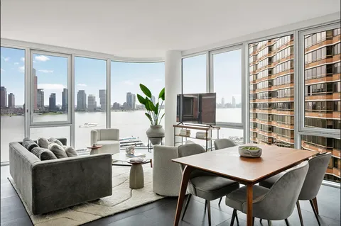 $9,395 | 650 1st Avenue, Unit 11G | Murray Hill