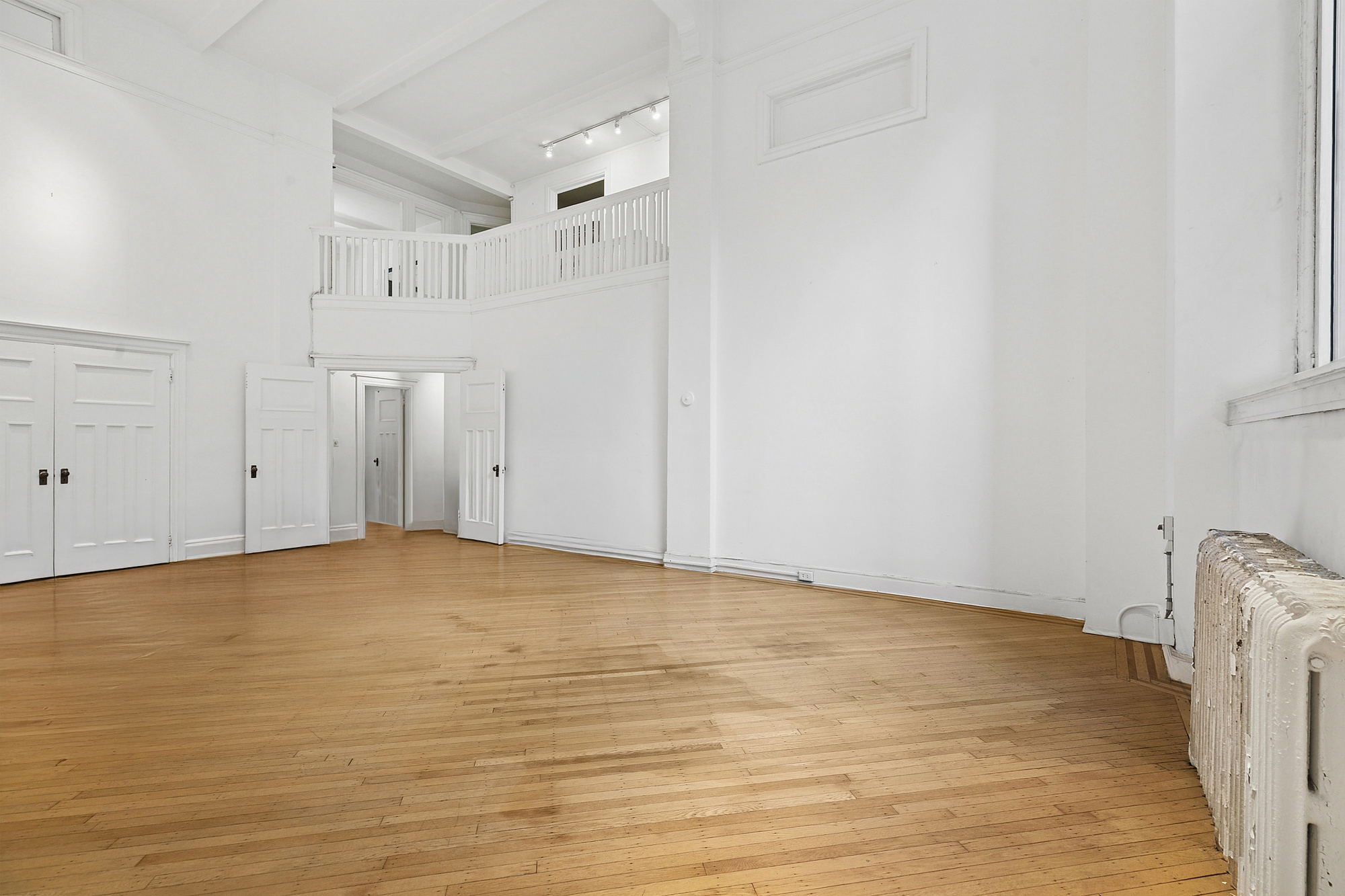 33 West 67th Street, Unit FE Manhattan, NY 10023 - Photo 4 of 16 Gallery Image 4