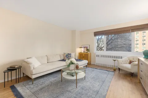 $549,000 | 345 West 58th Street, Unit 4Y | Upper West Side