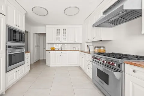 $17,000 | 69 West 9th Street, Unit 2B | Greenwich Village