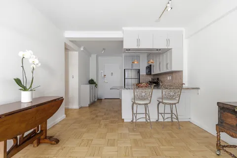 $1,295,000 | 315 East 69th Street, Unit 4B | Lenox Hill