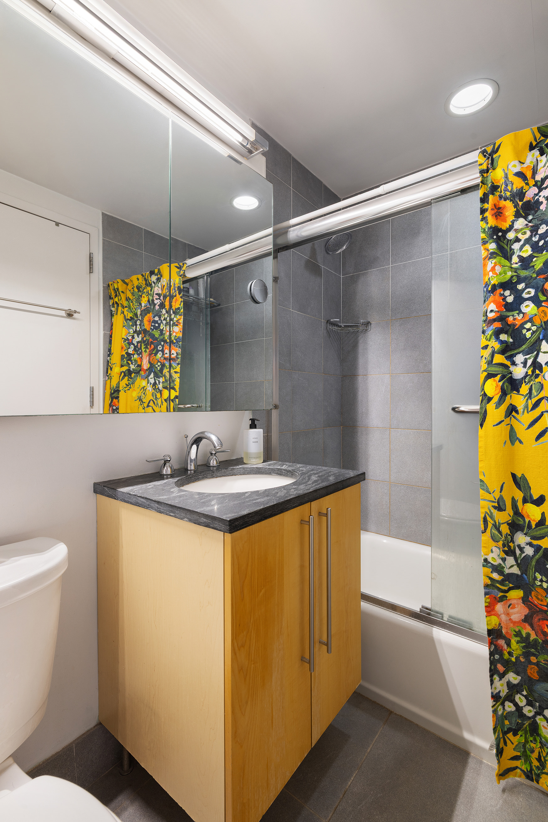 242 East 25th Street, Unit 9E Manhattan, NY 10010 - Photo 5 of 7