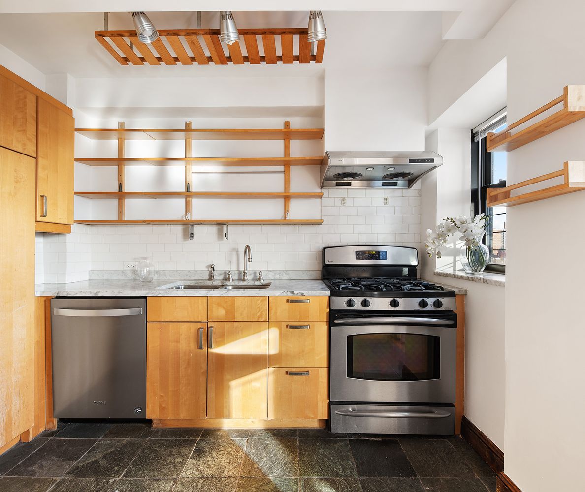 $1,100,000 | 209 Clinton Avenue, Unit 12G | Clinton Hill