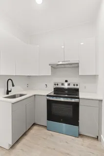 $899,000 | 1042 Hall Place | Foxhurst