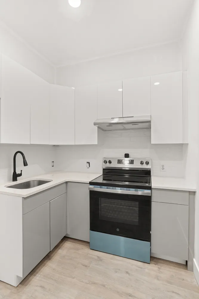 $899,000 | 1042 Hall Place | Foxhurst