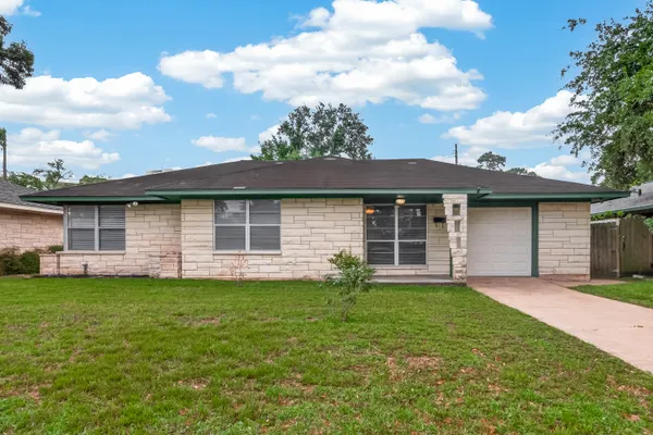 $365,000 | 1207 Stonecrest Drive, Houston, TX 77018