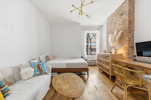 $405,000 | 417 East 78th Street, Unit 2C | Upper East Side