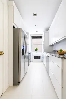 $2,695,000 | 50 East 72nd Street, Unit 9B | Lenox Hill