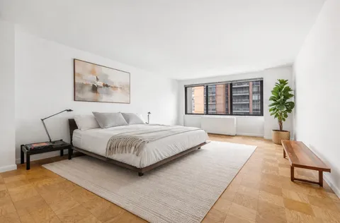 $1,850,000 | 300 East 59th Street, Unit 705 | Sutton Place