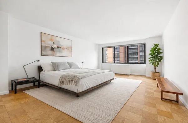 $1,850,000 | 300 East 59th Street, Unit 705 | Sutton Place