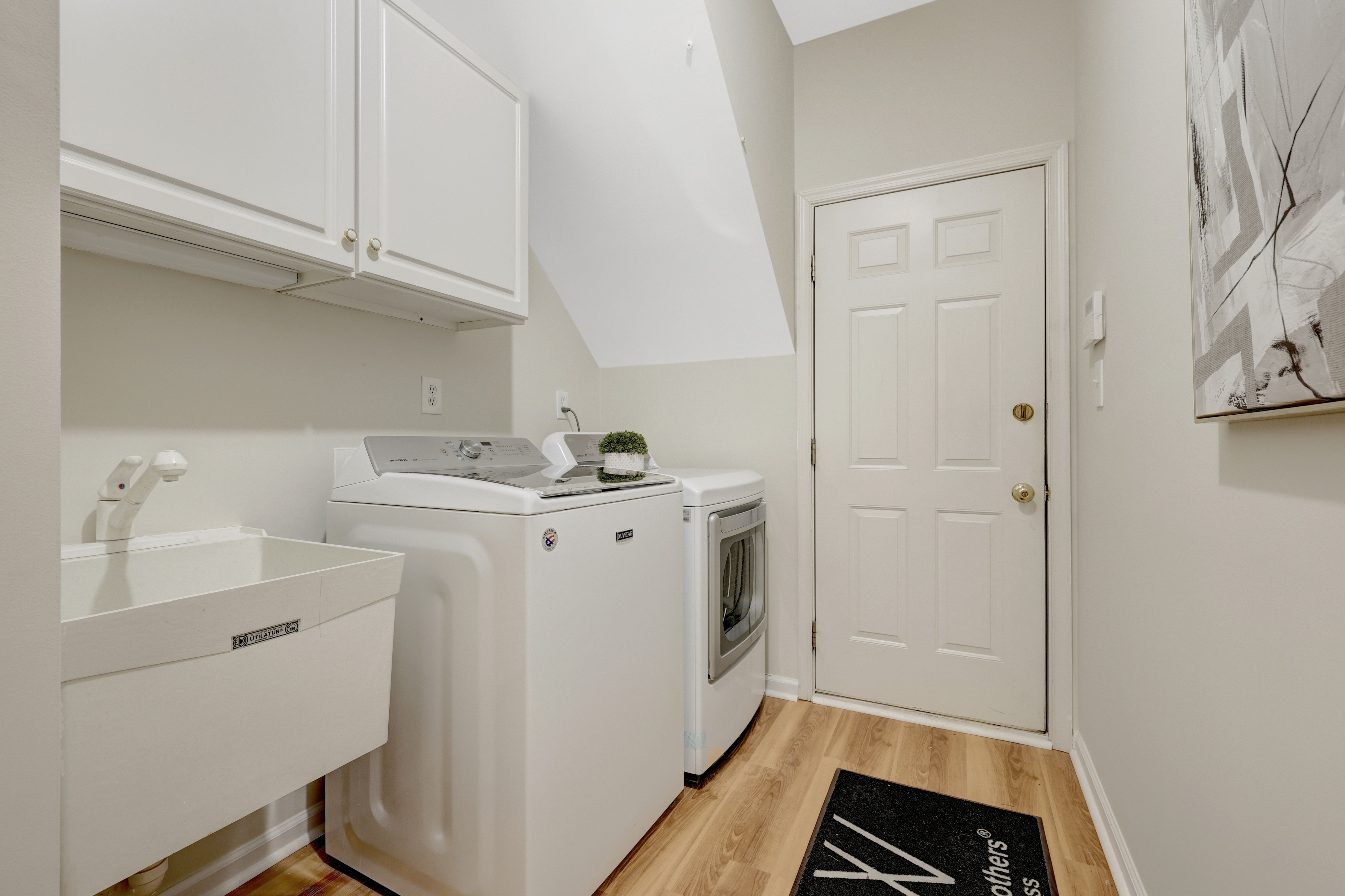 1295 Gatesmeadow Way Reston, VA 20194 - Photo 26 of 57