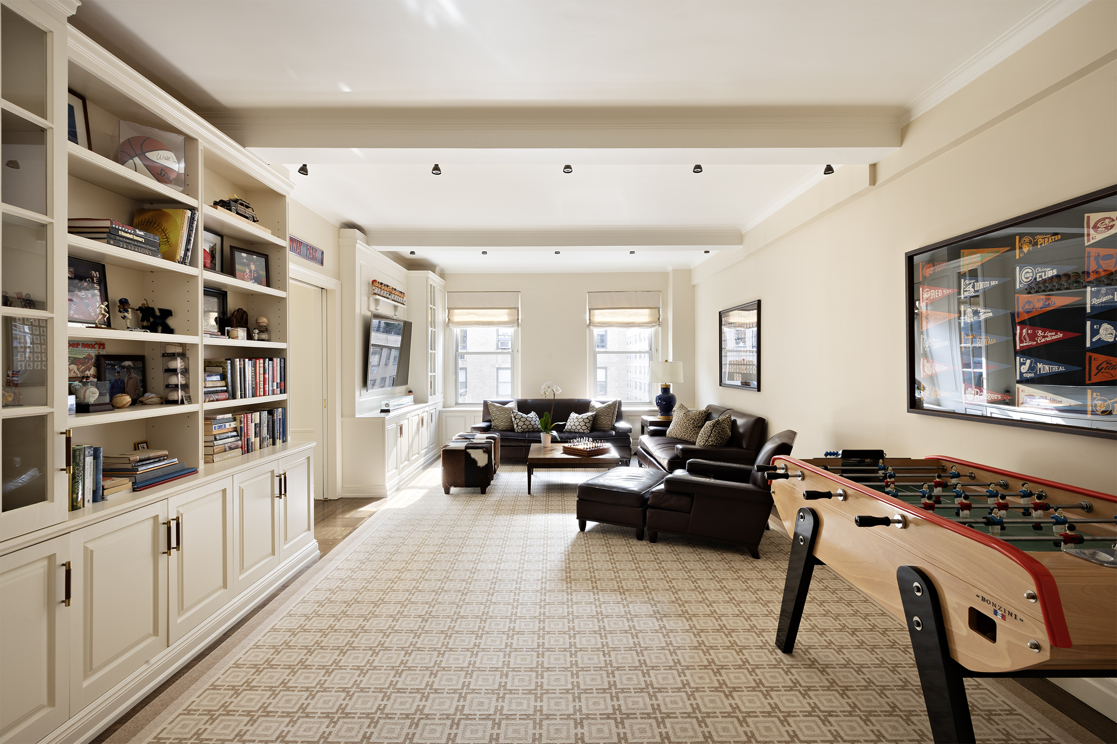 21 East 87th Street, Unit 10D Manhattan, NY 10128 - Photo 3 of 11 a living room with furniture
