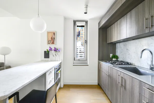 $6,000 | 234 East 46th Street, Unit 1904 | Midtown East