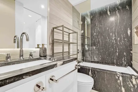 $875,000 | 117 East 57th Street, Unit 20F | Midtown East