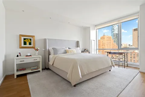 $2,895,000 | 200 Chambers Street, Unit 21E | TriBeCa