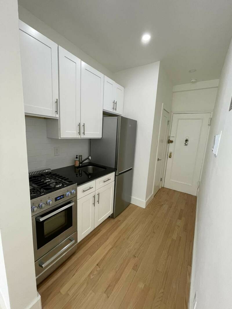 39 A Gramercy Park North, Unit 5B Manhattan, NY 10010 - Photo 2 of 5