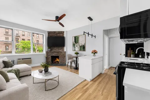 $895,000 | 459 Hudson Street, Unit 2A | West Village