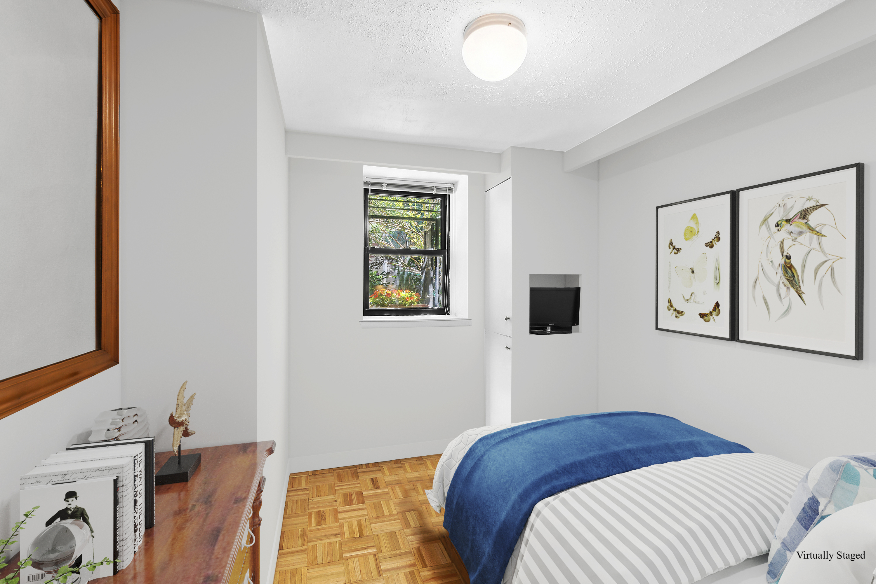 309 West 20th Street, Unit 1R Manhattan, NY 10011 - Photo 4 of 10 a bedroom with a bed and a painting on the wall