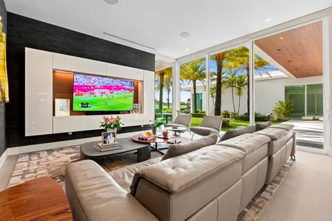 $10,500,000 | 3939 Country Club Lane, Fort Lauderdale, FL 33308
