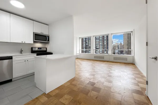 $725,000 | 300 East 33rd Street, Unit 21F | Kips Bay