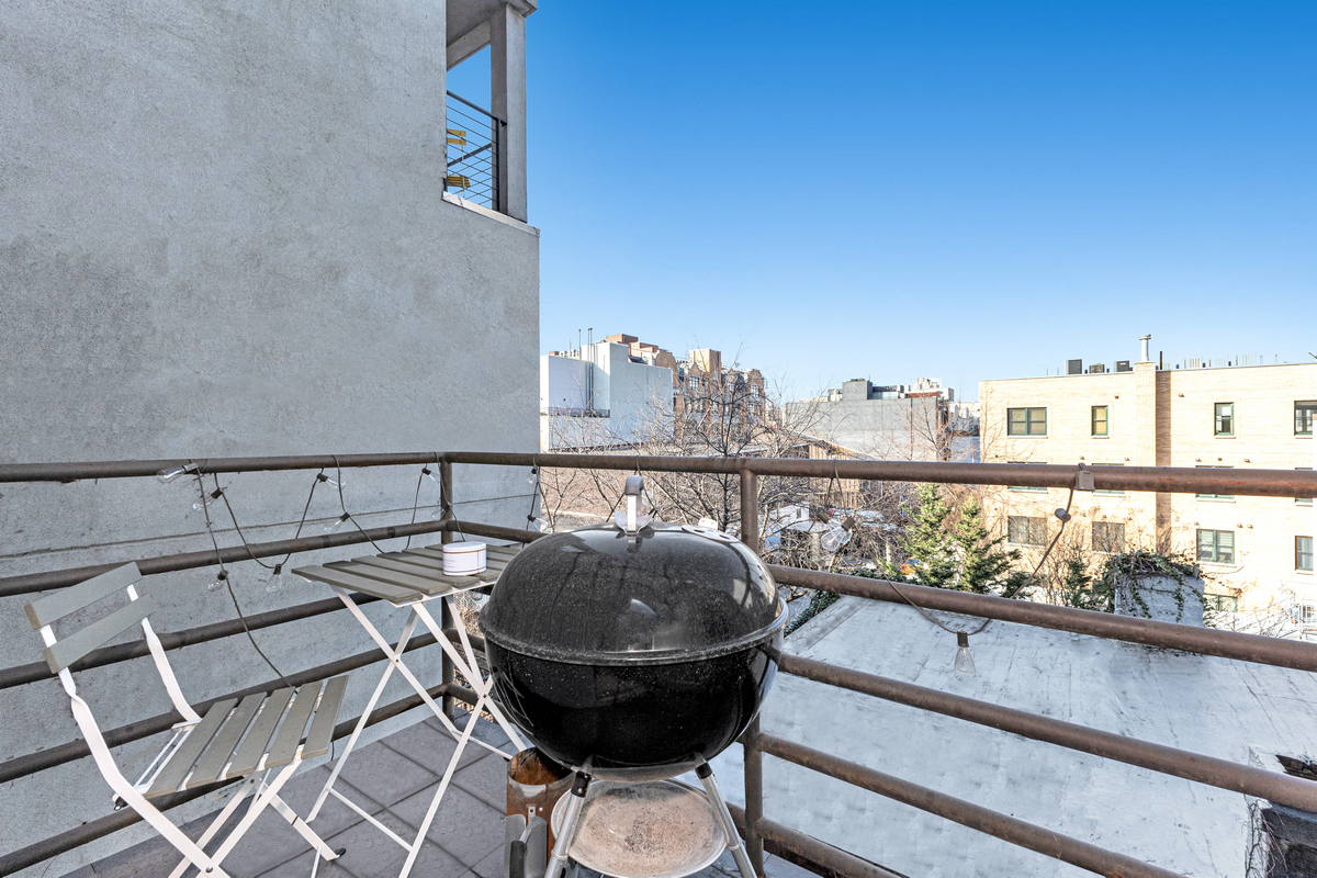96 Woodpoint Road, Unit 3A Brooklyn, NY 11211 - Photo 13 of 15 a balcony with table and chairs