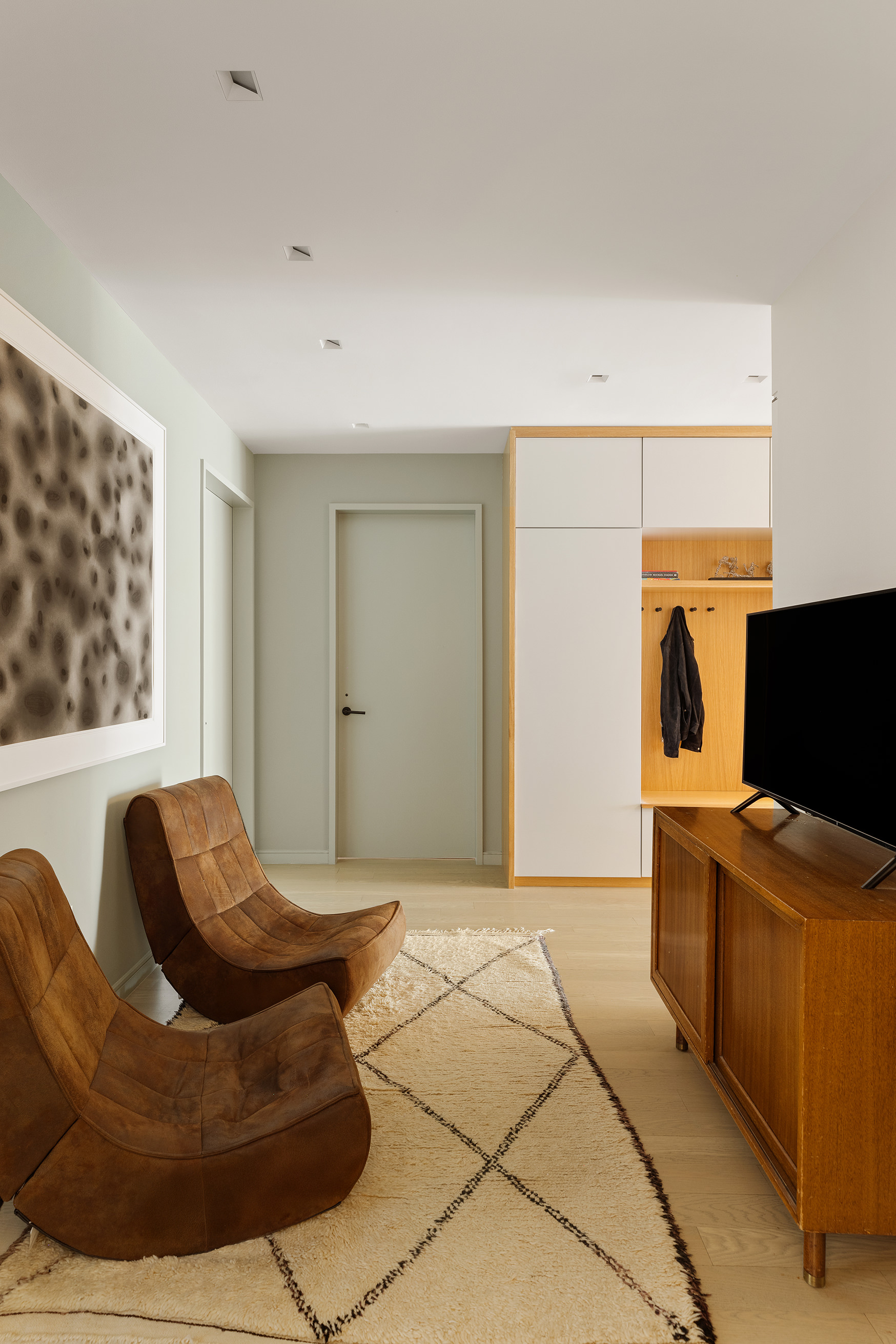 129 West 20th Street, Unit 4B Manhattan, NY 10011 - Photo 11 of 16 a living room with furniture and a flat screen tv