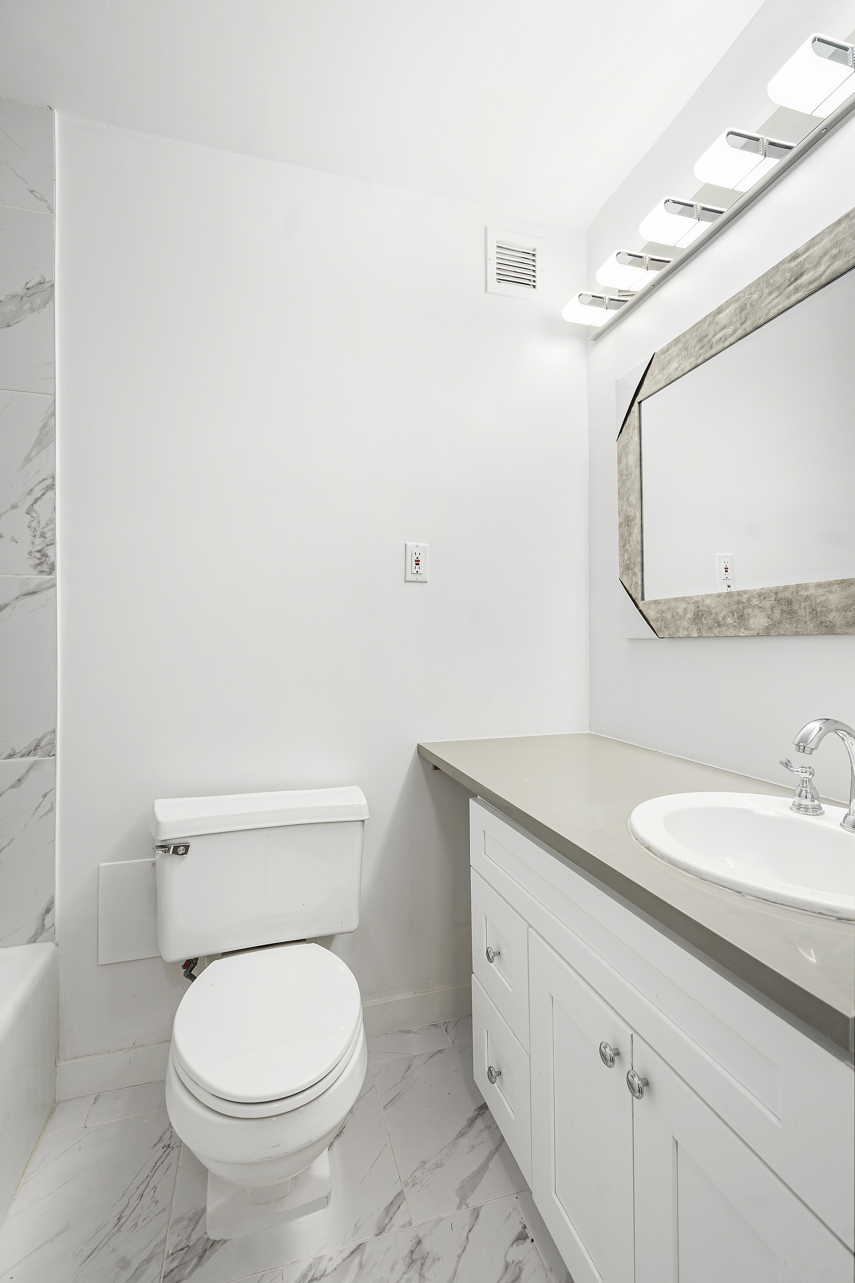 300 Rector Place, Unit 8N Manhattan, NY 10280 - Photo 6 of 17