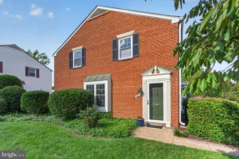 $525,000 | 2306 North Dearing Street, Alexandria, VA 22302