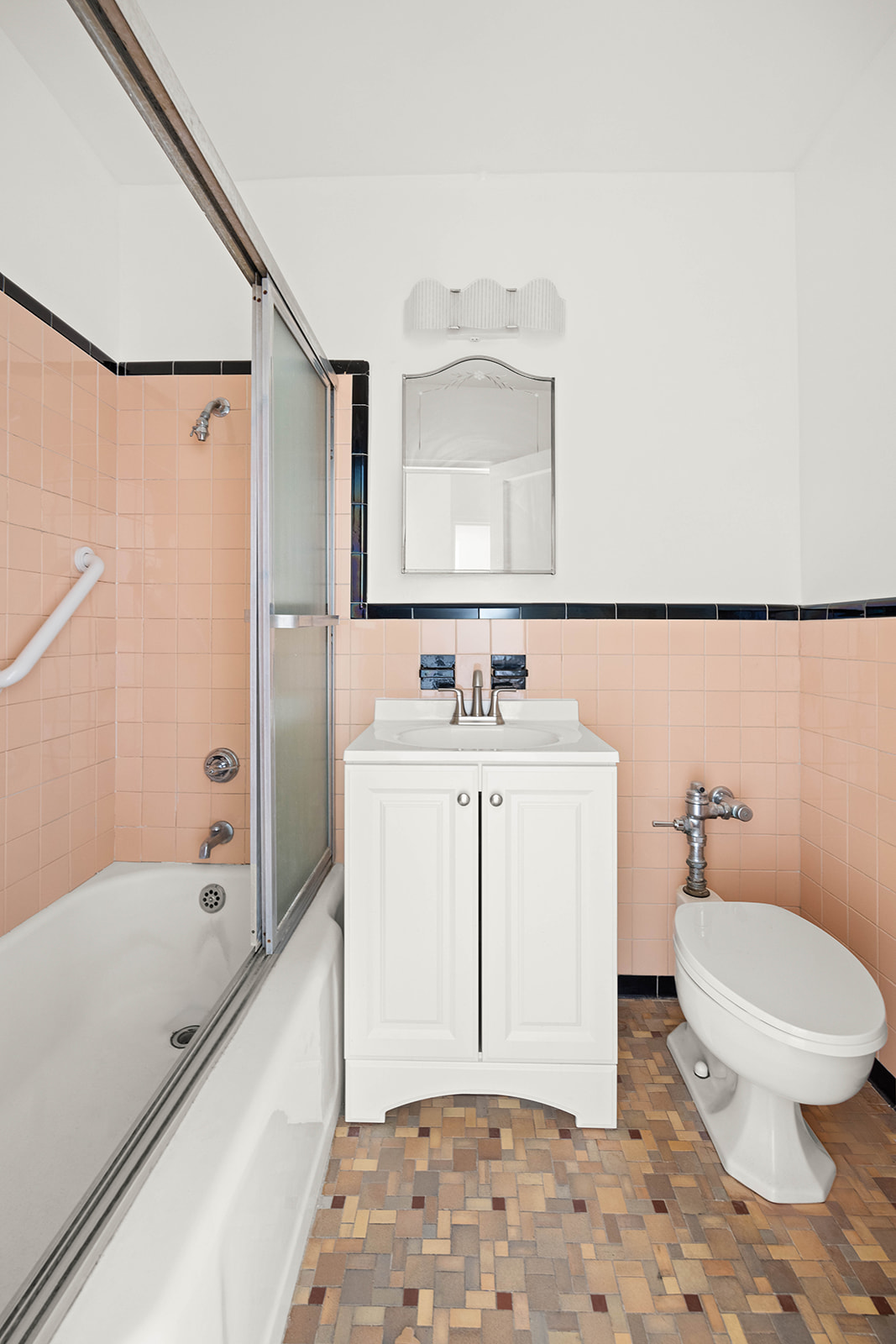 263 West End Avenue, Unit 13F Manhattan, NY 10023 - Photo 15 of 22 a bathroom with a sink toilet and shower